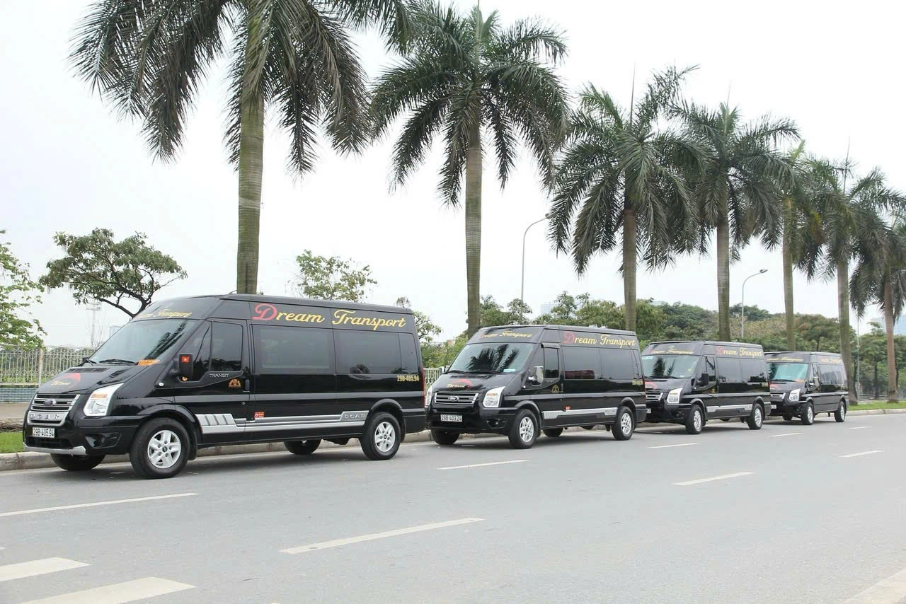 Private Limousine Rental Service on the Hanoi - Sapa Route