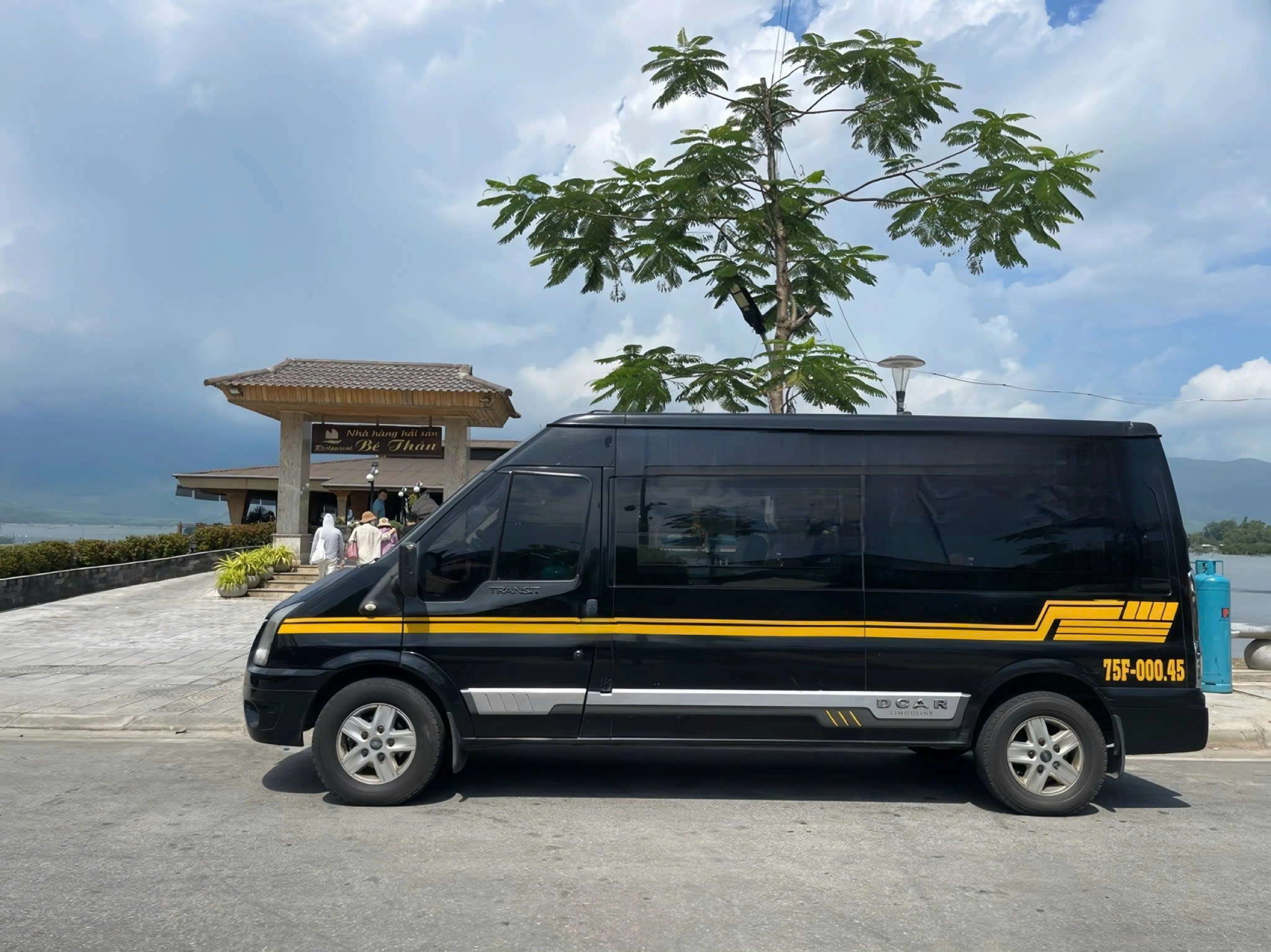 Shuttle Service | Round-Trip Limousine Transfer from Hue to Da Nang - Hoi An