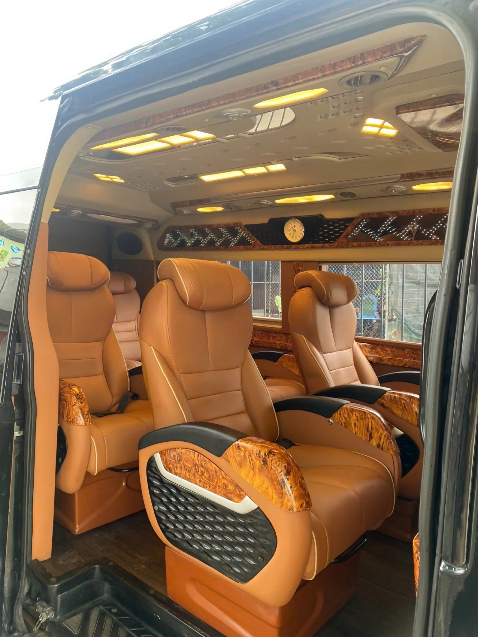 Shuttle Service | Round-Trip Limousine Transfer from Hue to Da Nang - Hoi An