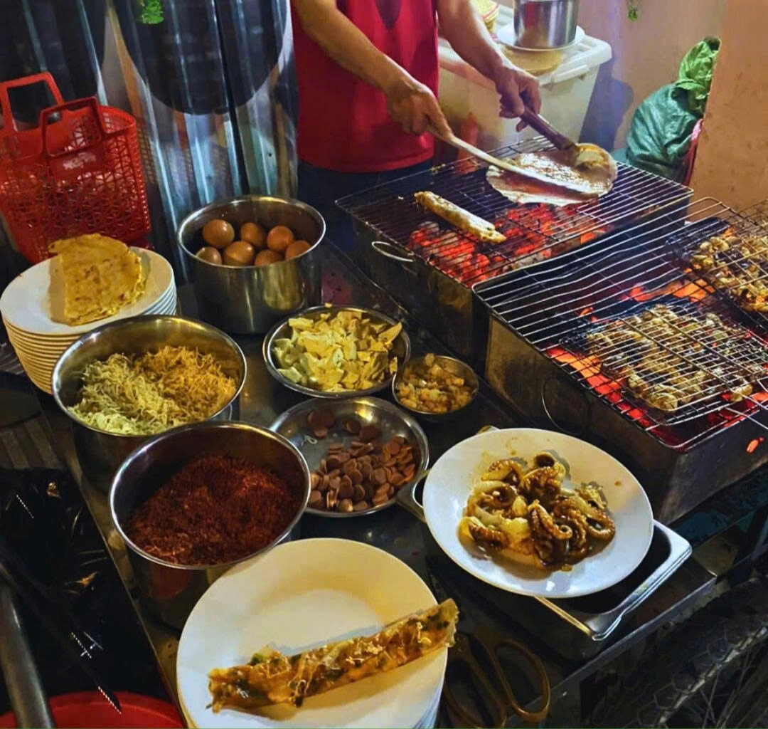 Day Tour  | Saigon Foodie Walk By Night: 11 Street Tastings You Can’t Miss