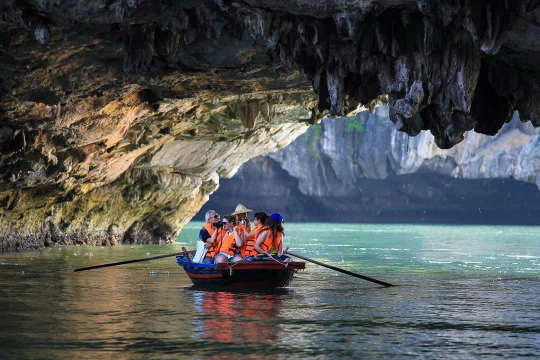 Day Tour | Explore Ha Long Bay and Enjoy a Premium Buffet Lunch with the 5-Star Leona Luxury Cruise | Ha Long