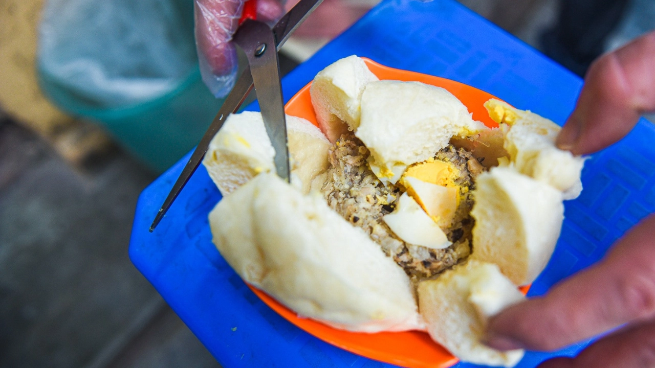 Banh Bao (Vietnamese steamed bun)