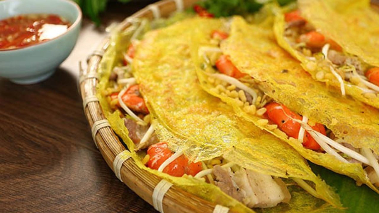 Banh Xeo (Vietnamese savory pancake)