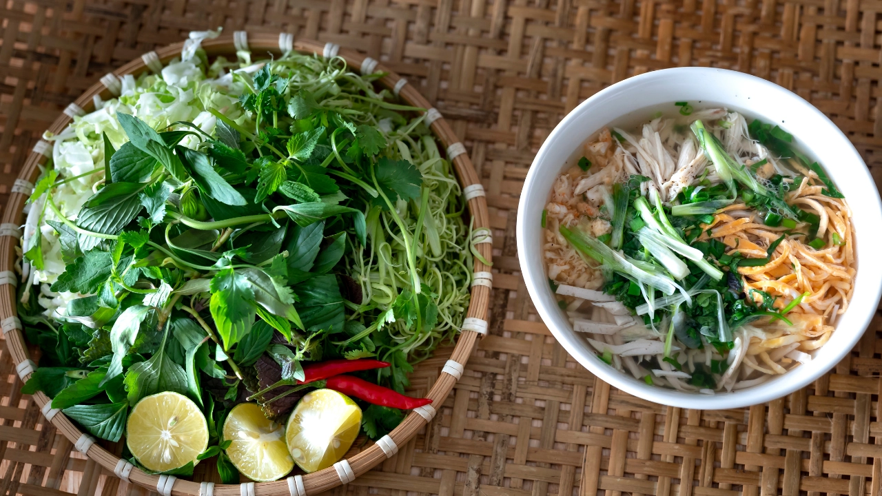 Bun Thang (Hanoi chicken noodle soup)