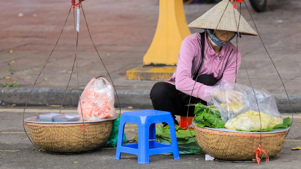 Top places for budget food hunting in Hanoi
