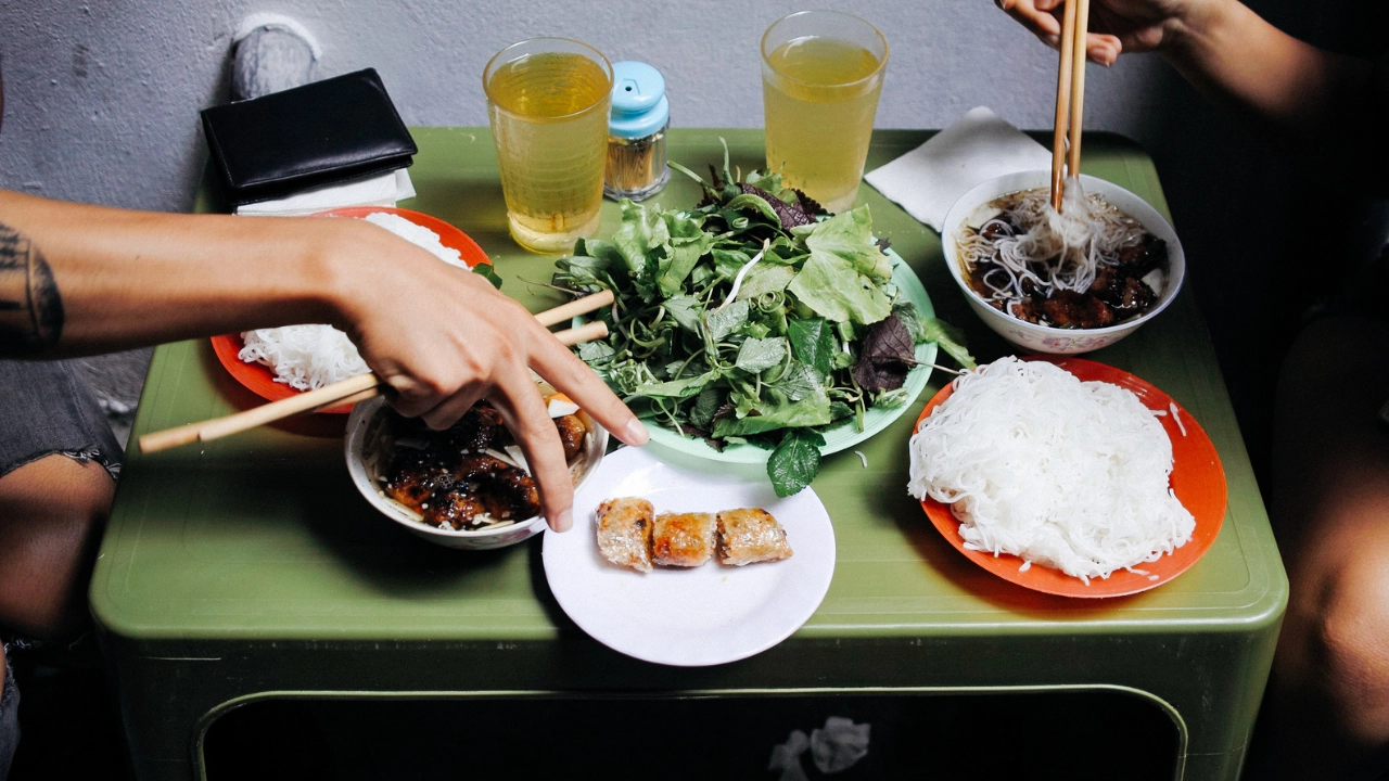 Why is Hanoi perfect for cheap eats?