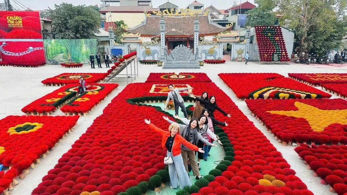 Day Tour | Explore Quang Phu Cau Incense Village and Train Street combined with Traditional Lunch | Hanoi