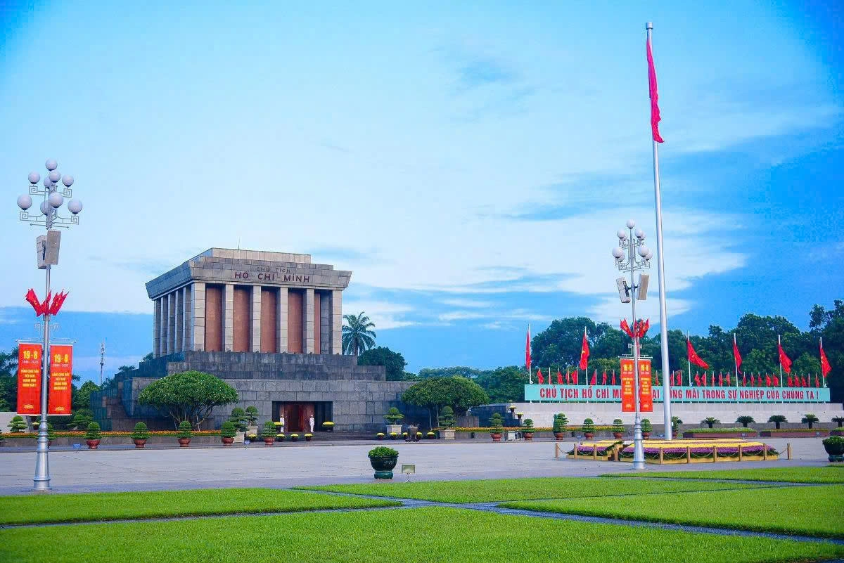 Day Tour | Explore Quang Phu Cau Incense Village and Train Street combined with Traditional Lunch | Hanoi