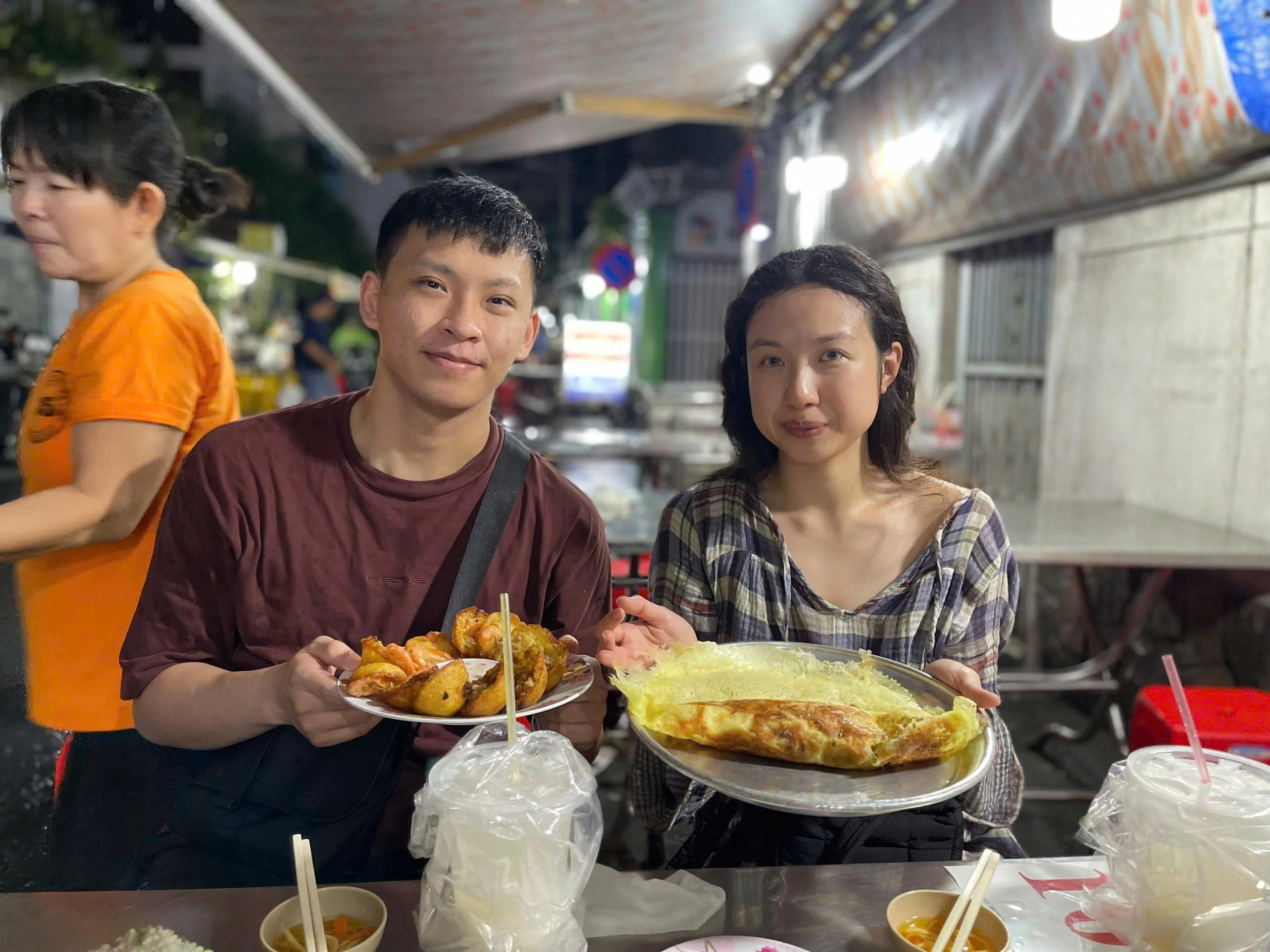 Day Tour | Ao Dai Girls Tour: Saigon Sightseeing and Street Food Experience by Motorbike