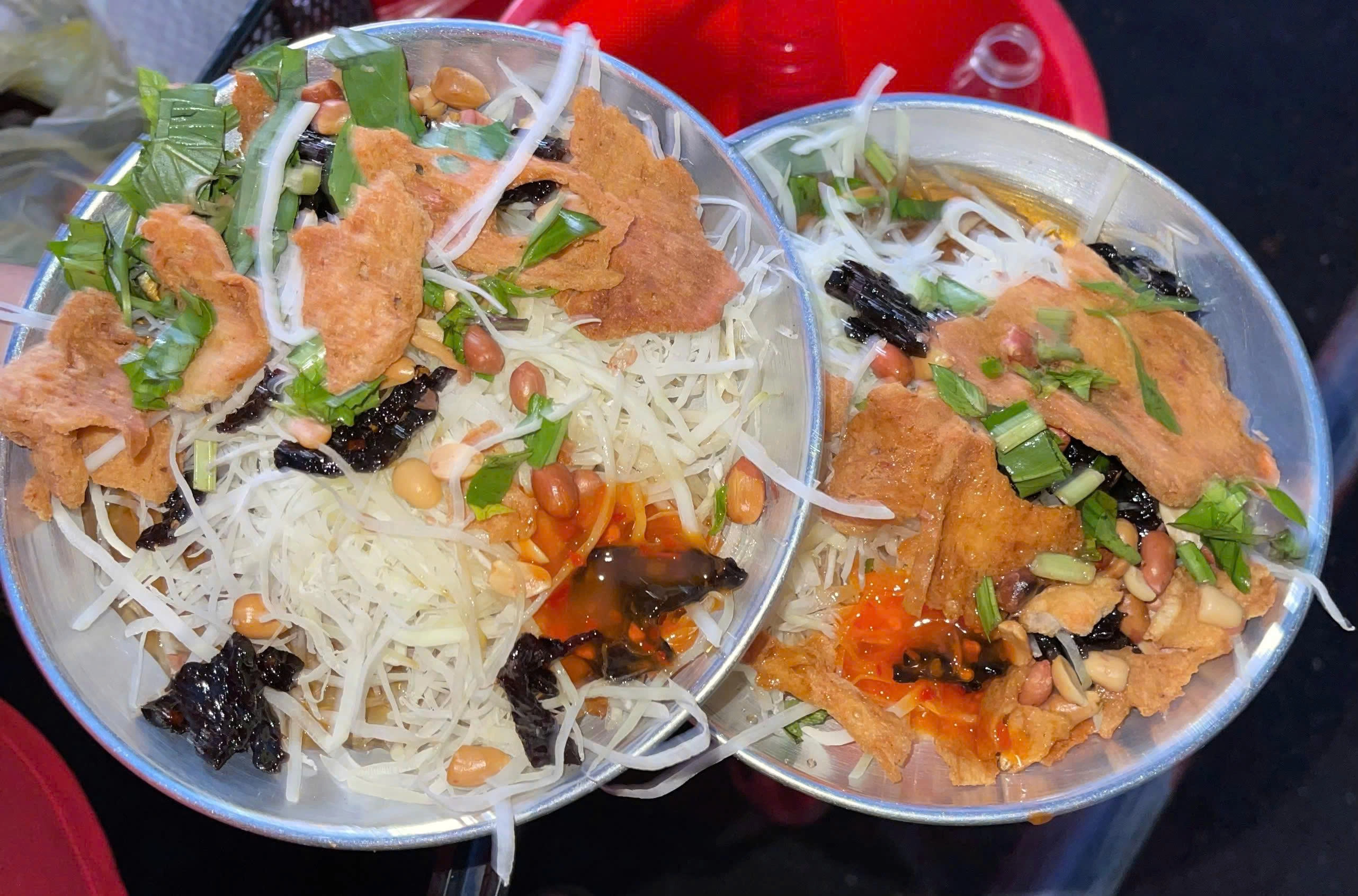 Day Tour | Ao Dai Girls Tour: Saigon Sightseeing and Street Food Experience by Motorbike