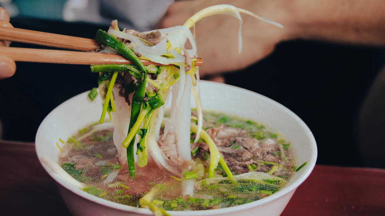 Explore ingredients and cooking process of Pho Thin Hanoi