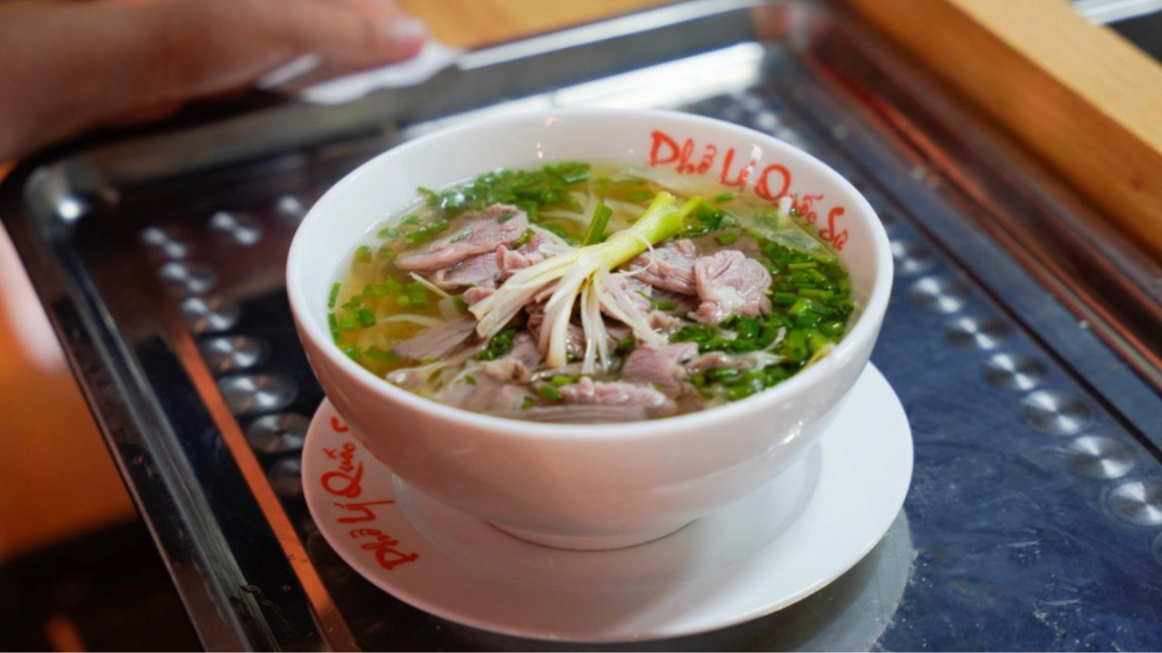 Pho Ly Quoc Su – Iconic and accessible