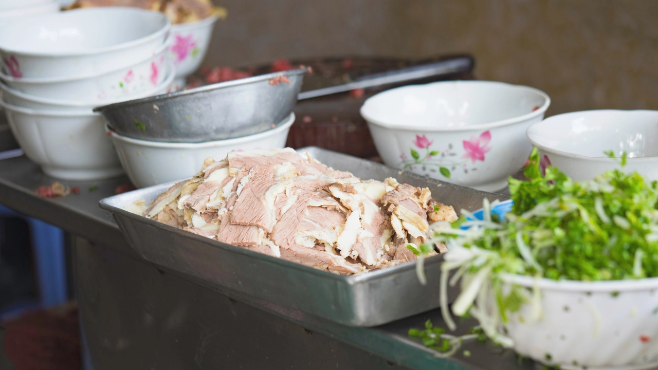 Pro tips to enjoy pho Hanoi like a local