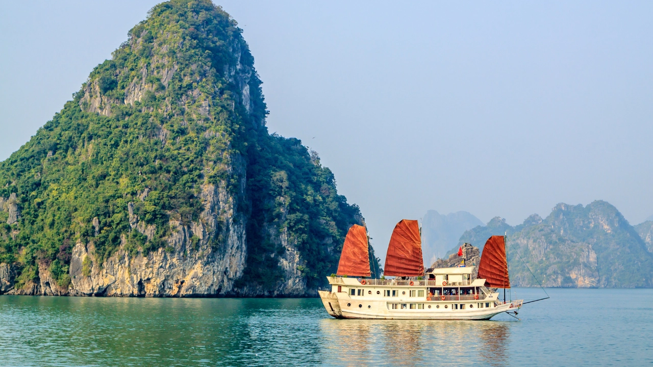 How to Get from Hanoi to Halong Bay by Bus, Limo or Car