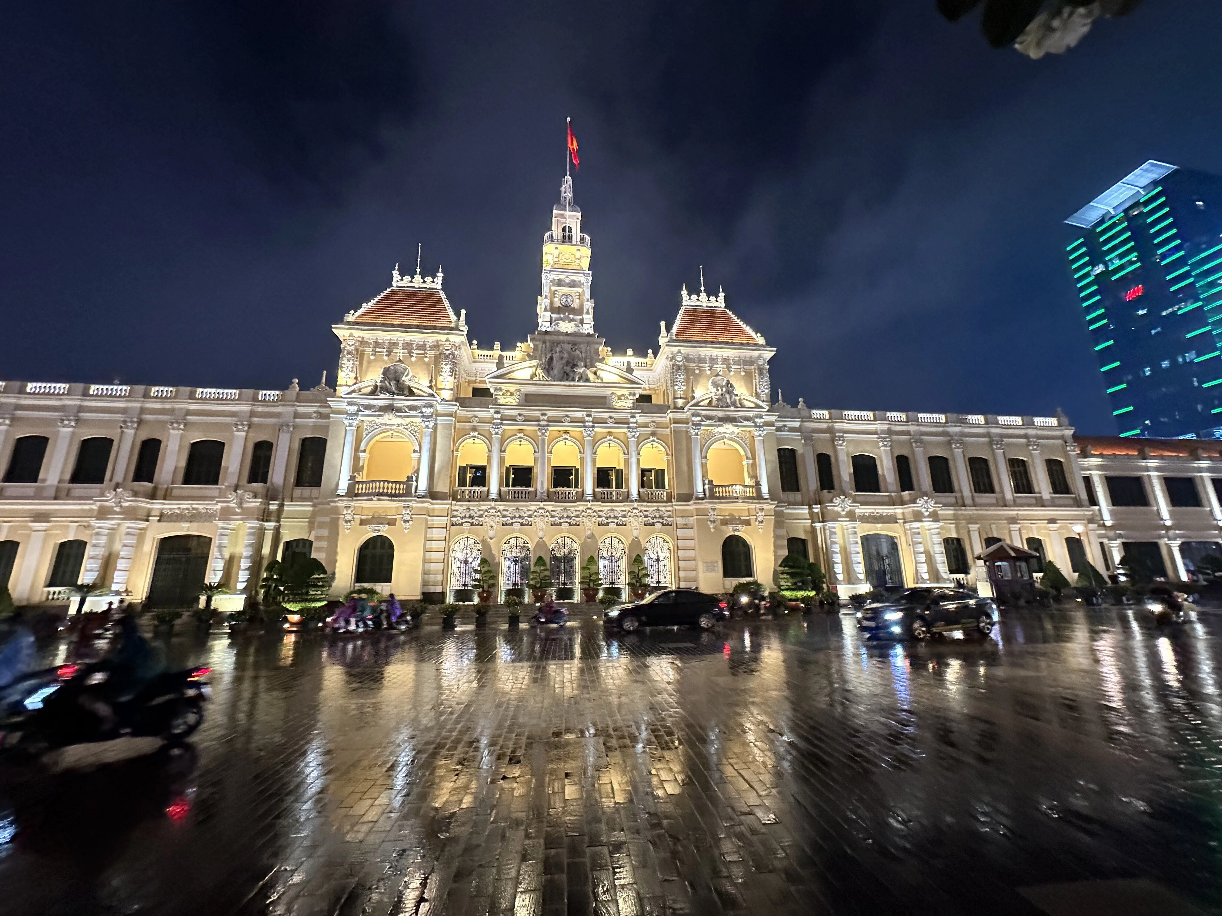 Day Tour | Ho Chi Minh City Nightlife Walking Tour