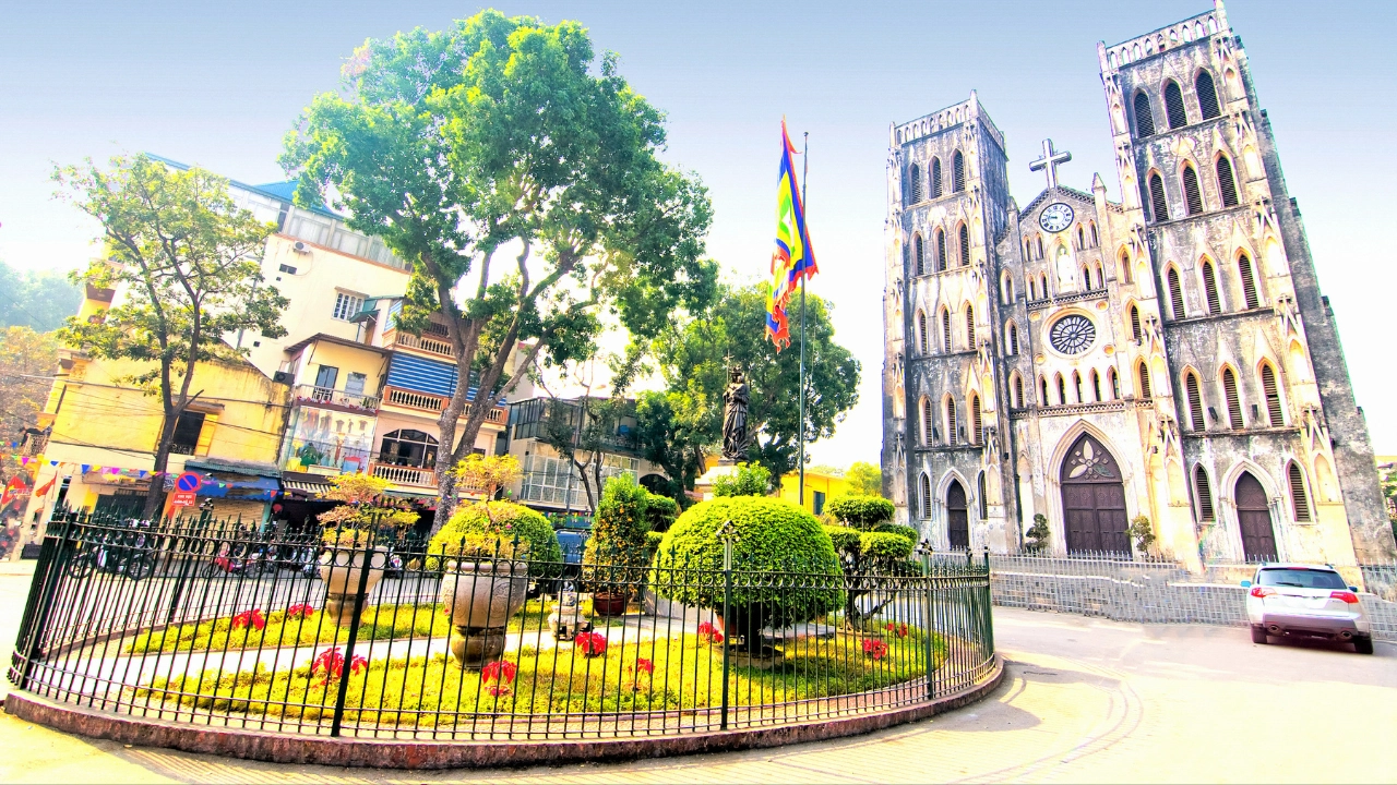 Why choose a Hanoi Free Walking Tour?