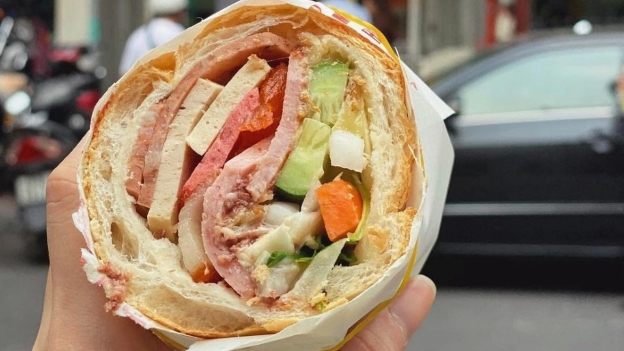 3.5 Hours Explore Hanoi Street Food