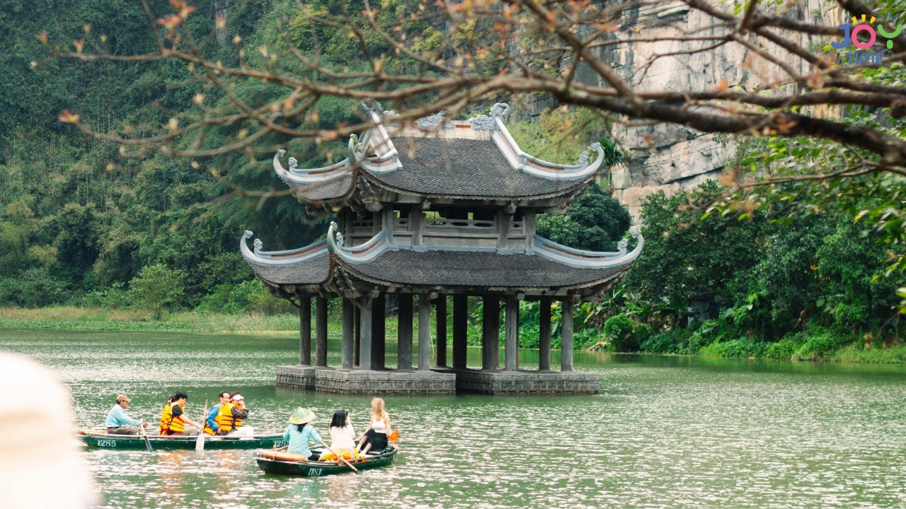Ninh Binh Trang An Boat Tour from Hanoi