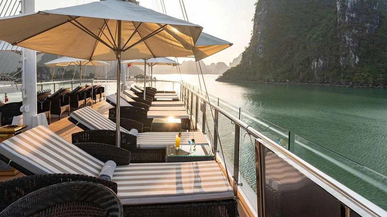 Halong Bay Day Cruise (Most Popular Natural Wonder)