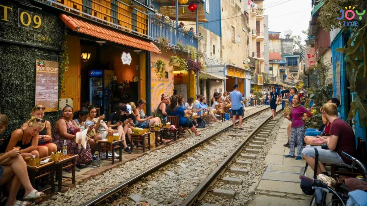 Hanoi Street Food Walking Tour (Afternoon/Evening – 3–4 hours)