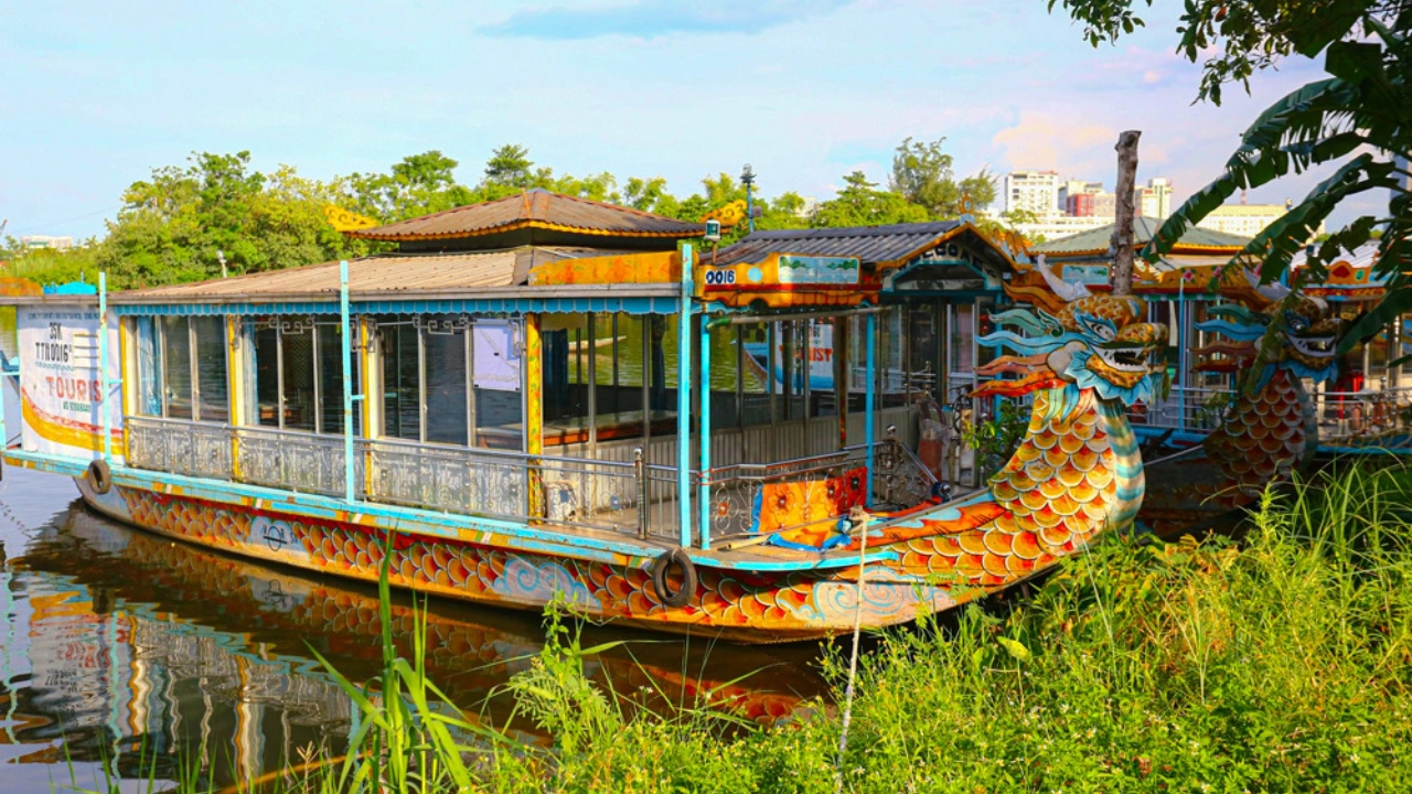 Perfume River Cruise – Scenic and Cultural Immersion (photo by good morning hoian)