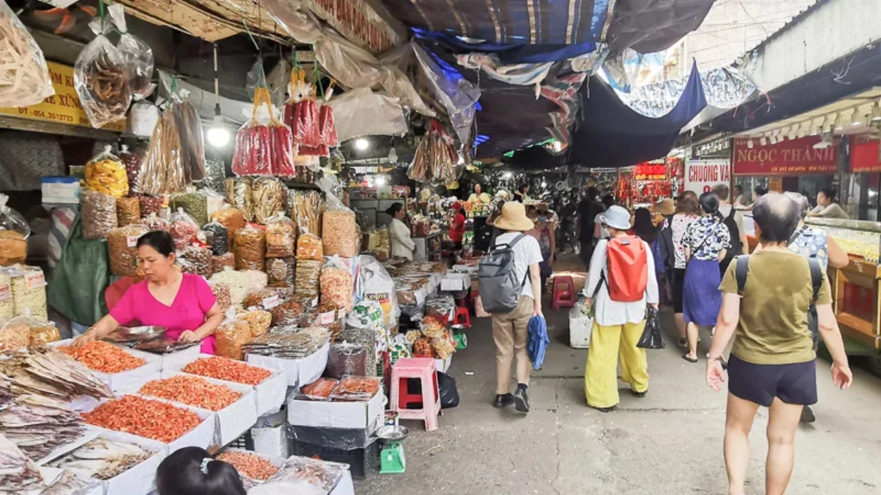 A Simple Shopping Itinerary in Hue (Half-Day Plan)