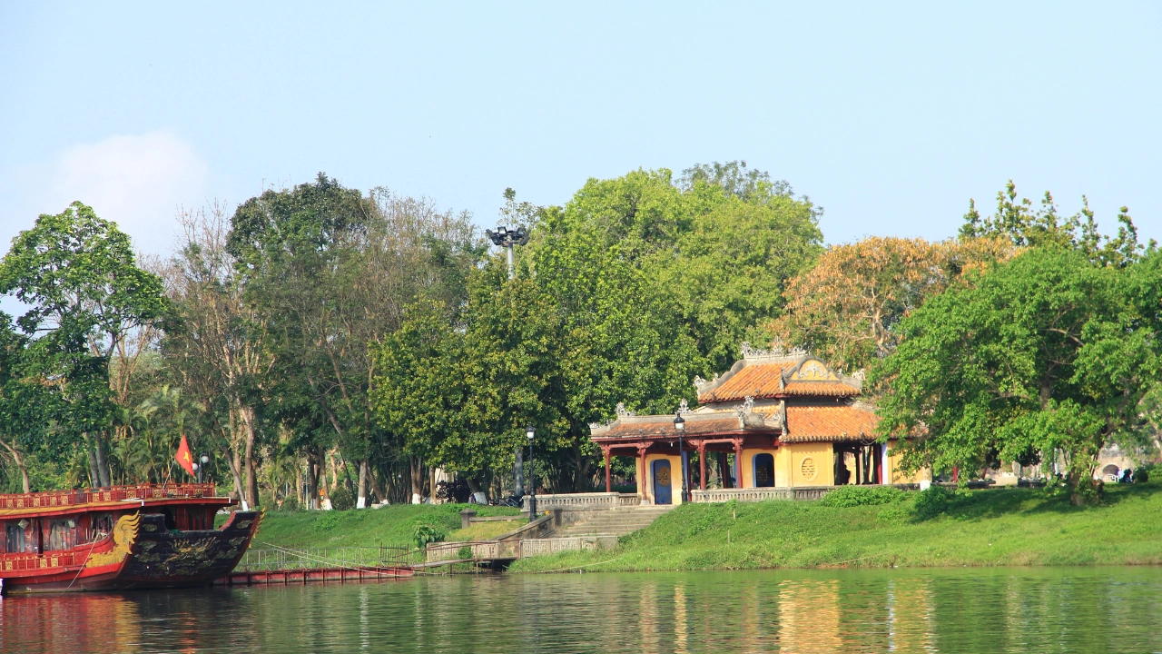 Bonus: Quick Weather-Proof Tips for a Smooth Hue Trip