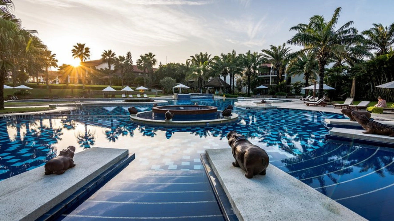 Palm Garden Beach Resort & Spa (Classic resort gardens + beachfront comfort) (Photo by tripadvisor.com)