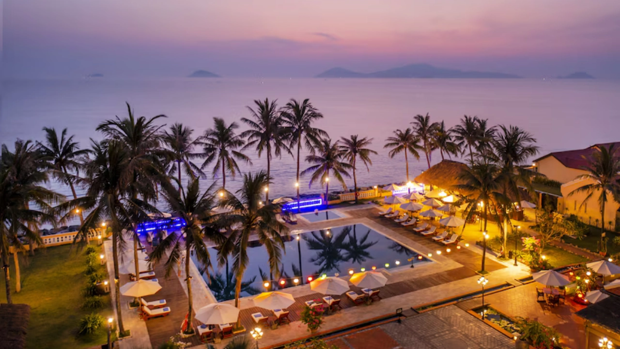 Why choose a beach resort in Hoi An? Tips to choose the right beach area (Photo by Hotels.com)