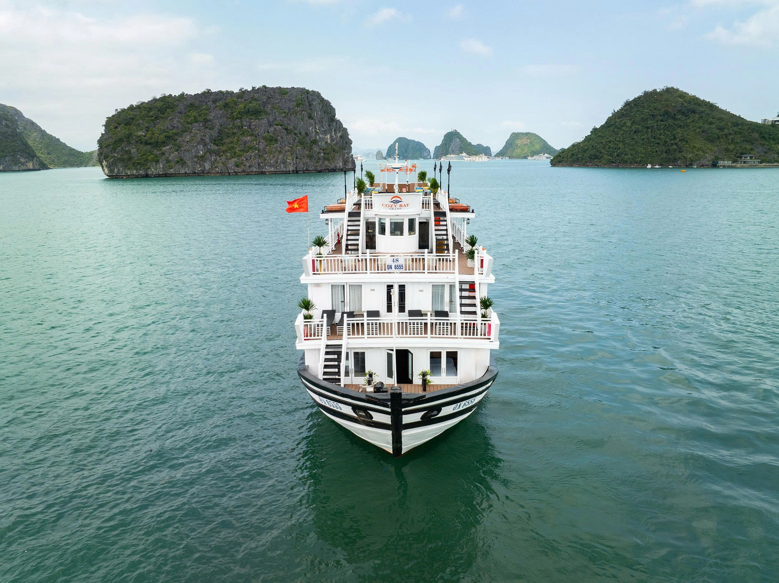 2D1N Tour | Cozy Bay Grand Cruise (17 Cabins) with Barbecue Dinner Party