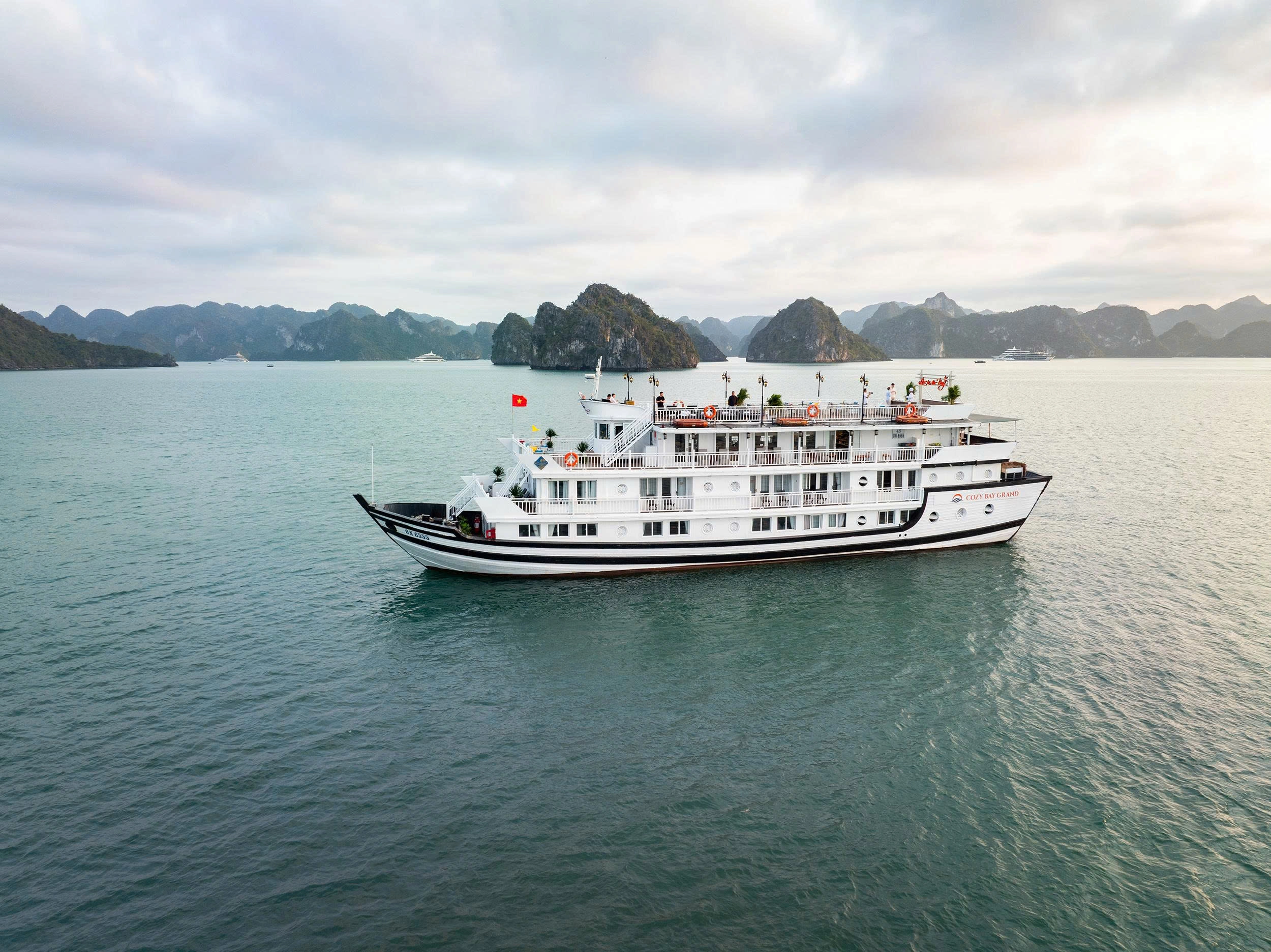 2D1N Tour | Cozy Bay Grand Cruise (17 Cabins) with Barbecue Dinner Party