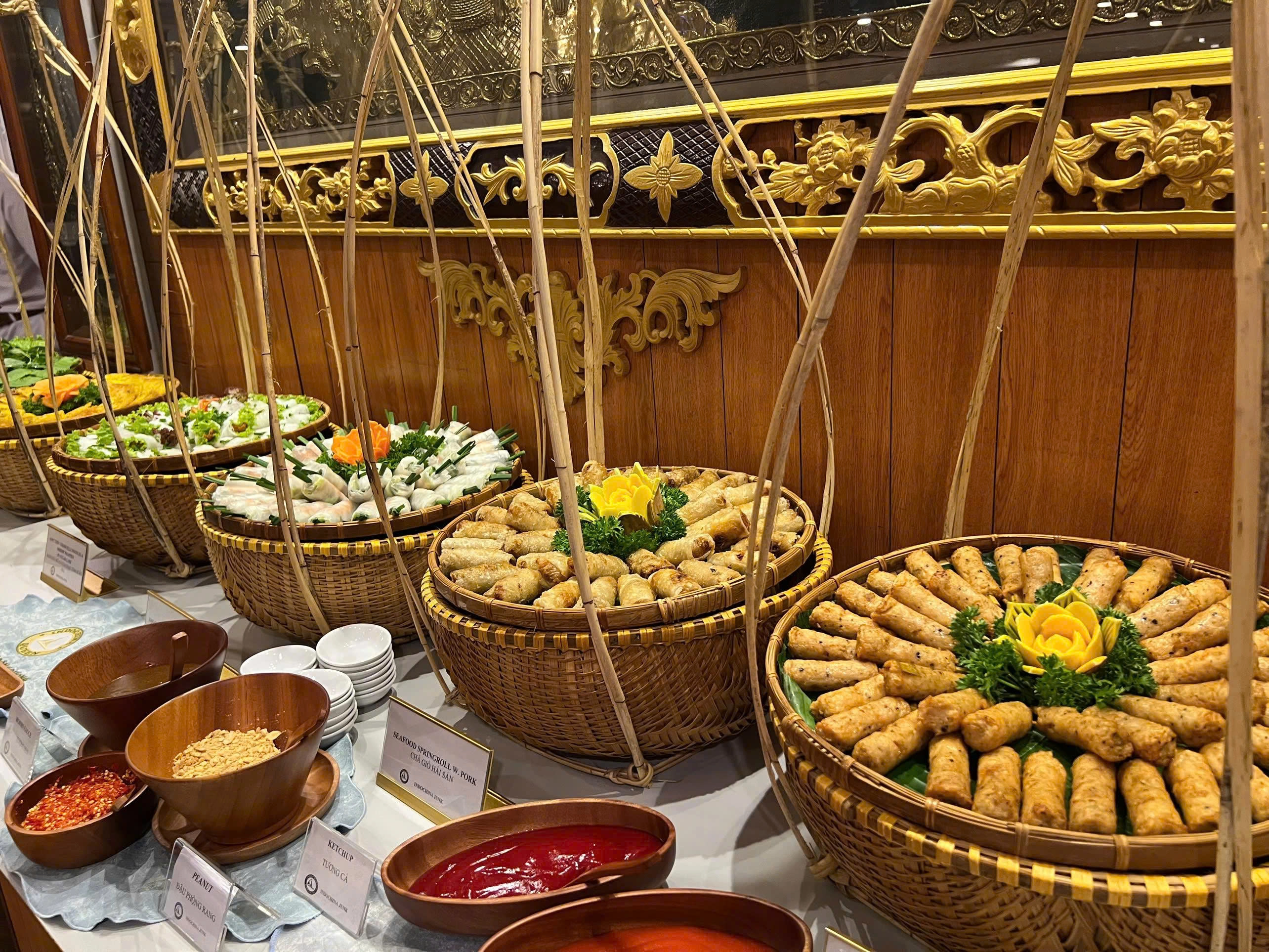 Savor the Night: Indochina Queen Dinner & Saigon River Cruise