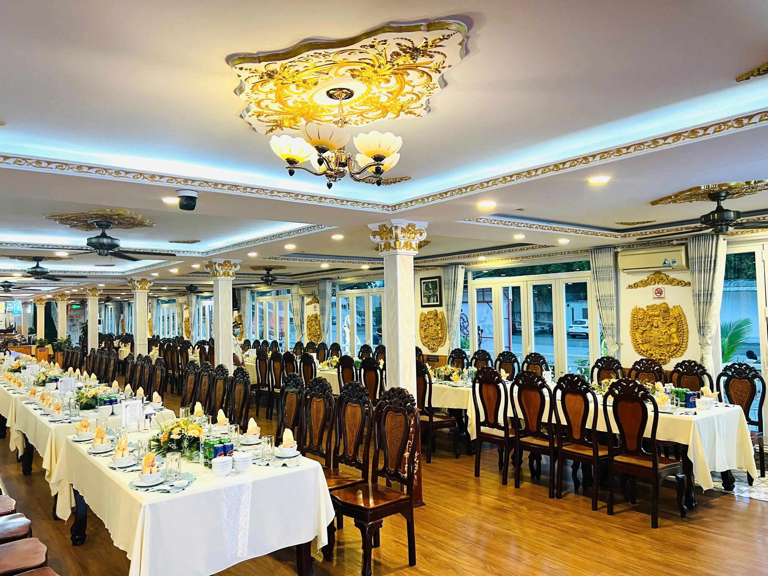 Savor the Night: Indochina Queen Dinner & Saigon River Cruise