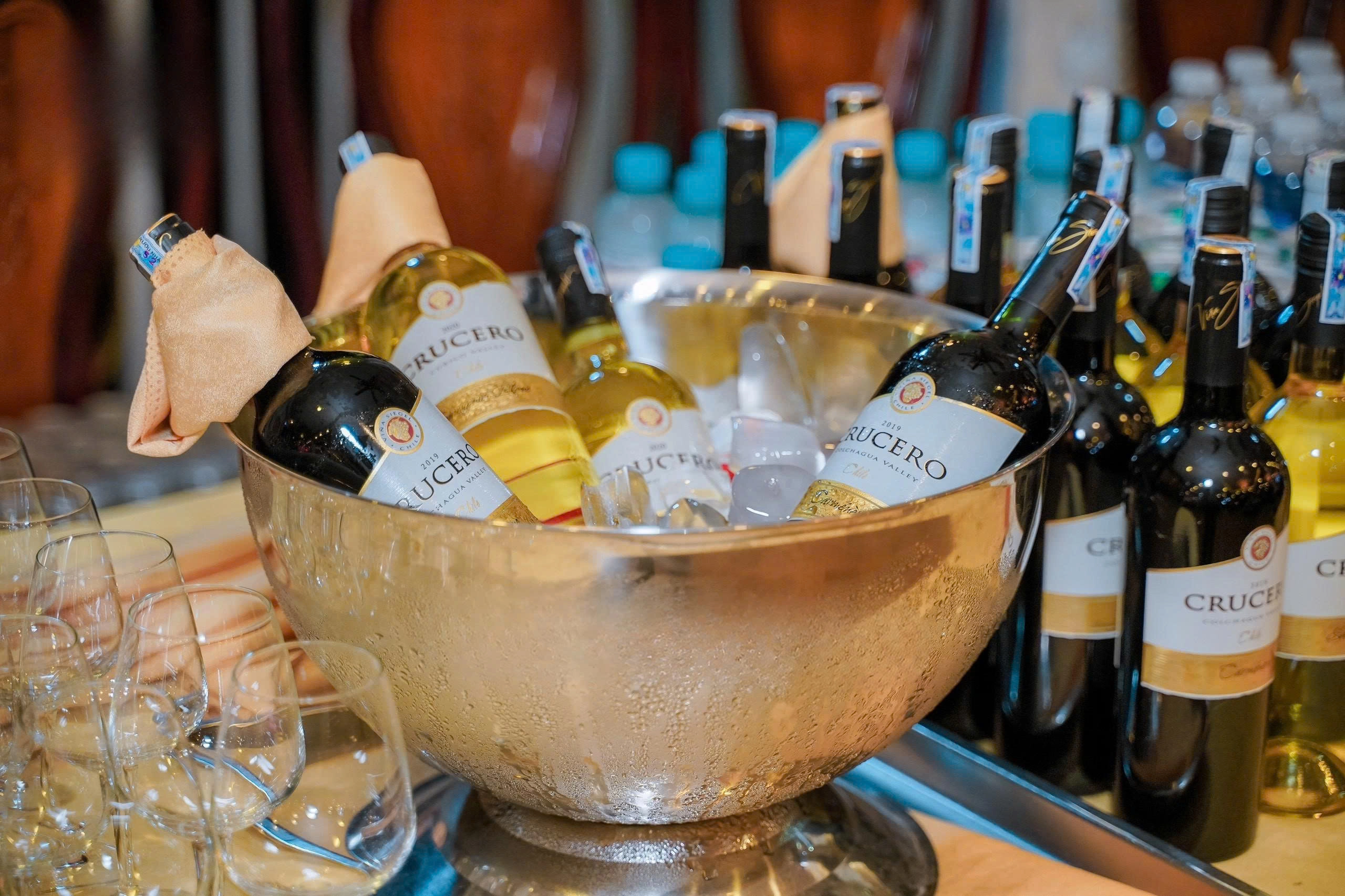 Savor the Night: Indochina Queen Dinner & Saigon River Cruise