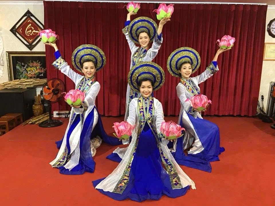 Savor the Night: Indochina Queen Dinner & Saigon River Cruise