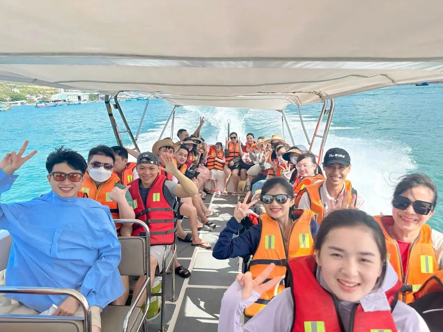 Day Tour | Mini Beach Deluxe Snorkeling Tour