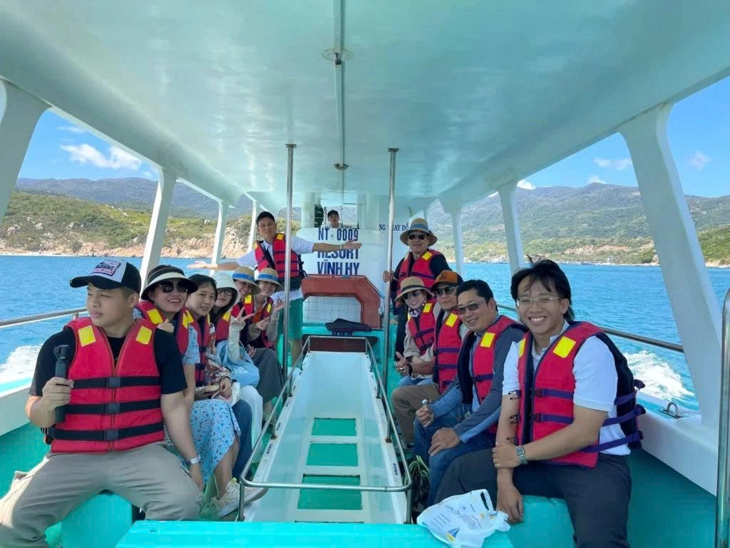 Day Tour | Ninh Thuan Day Tour (Hang Rai – Vinh Hy – Sheep Field – Vineyard)