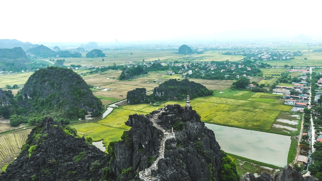 Discover the timeless beauty of Ninh Binh with Joytime’s luxury tours