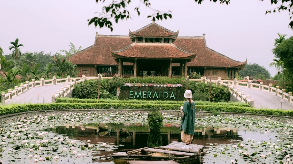 Group travel: Emeralda resort Ninh Binh