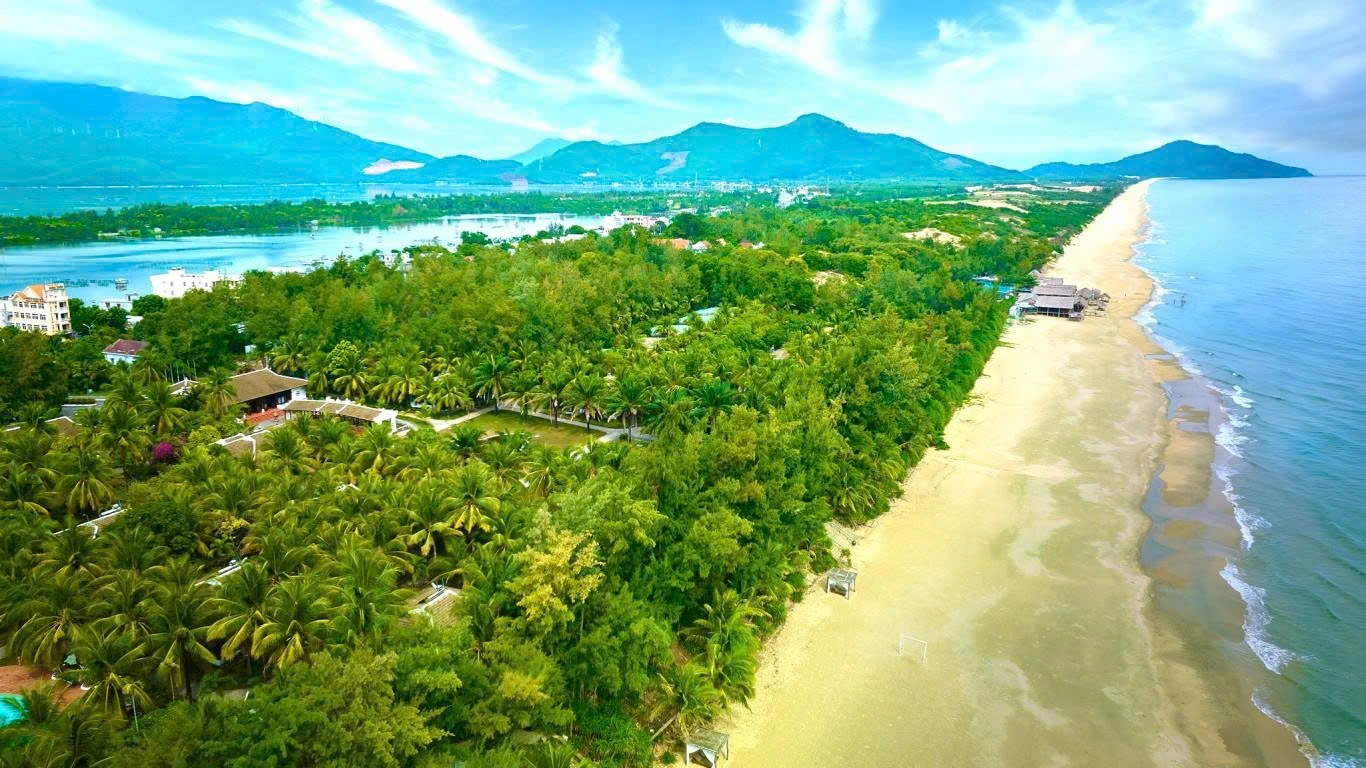 Private Round-Trip Transfer from Da Nang to Hue