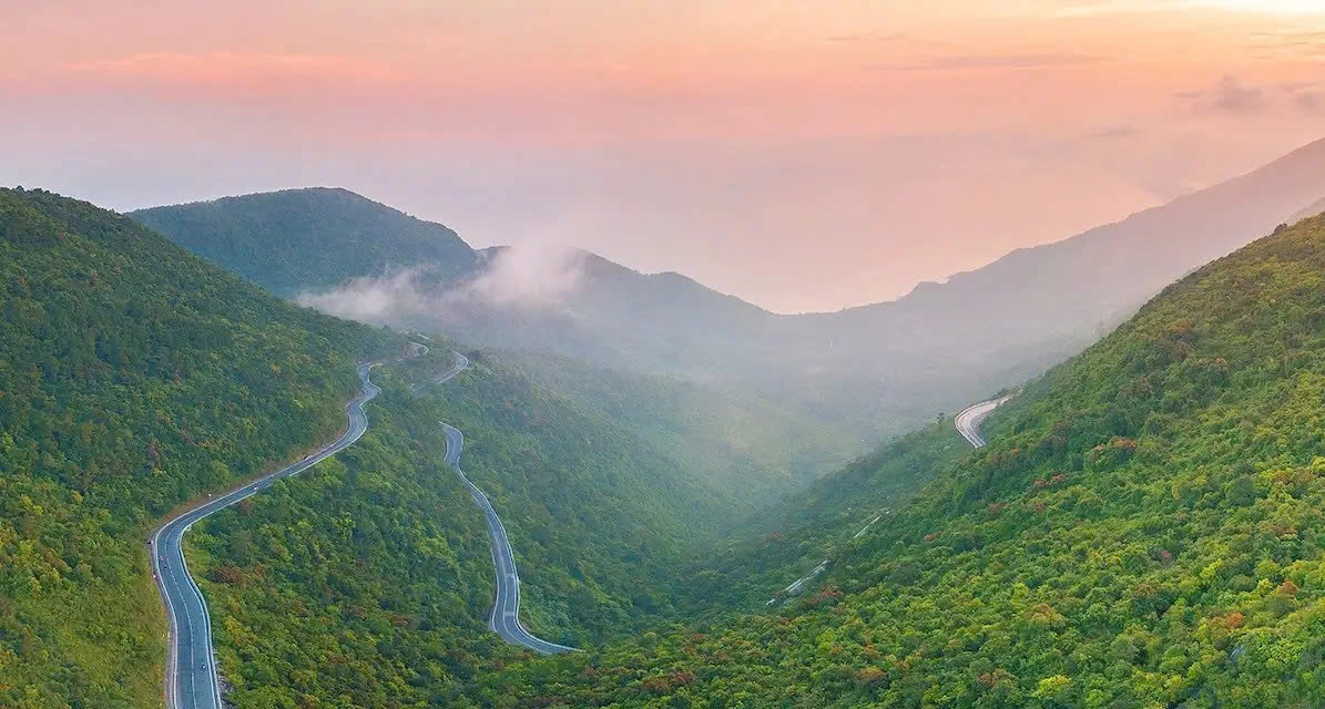Private Round-Trip Transfer from Da Nang to Hue