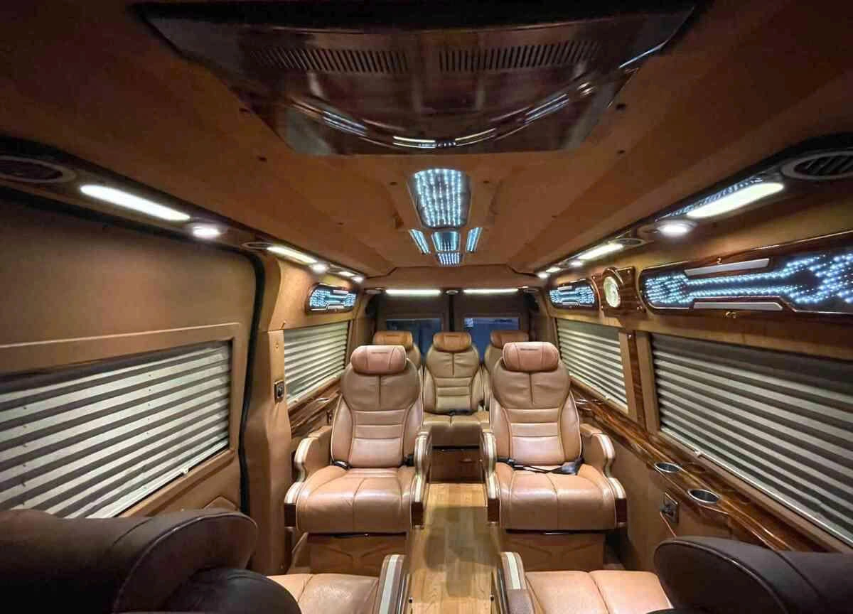 Limousine | Round-Trip Transfer from Hue to Da Nang/Hoi An 