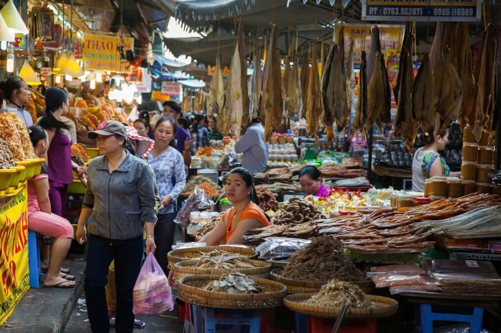 Private Car Service: Ho Chi Minh City to Sam Mountain/Chau Doc (Round-trip)