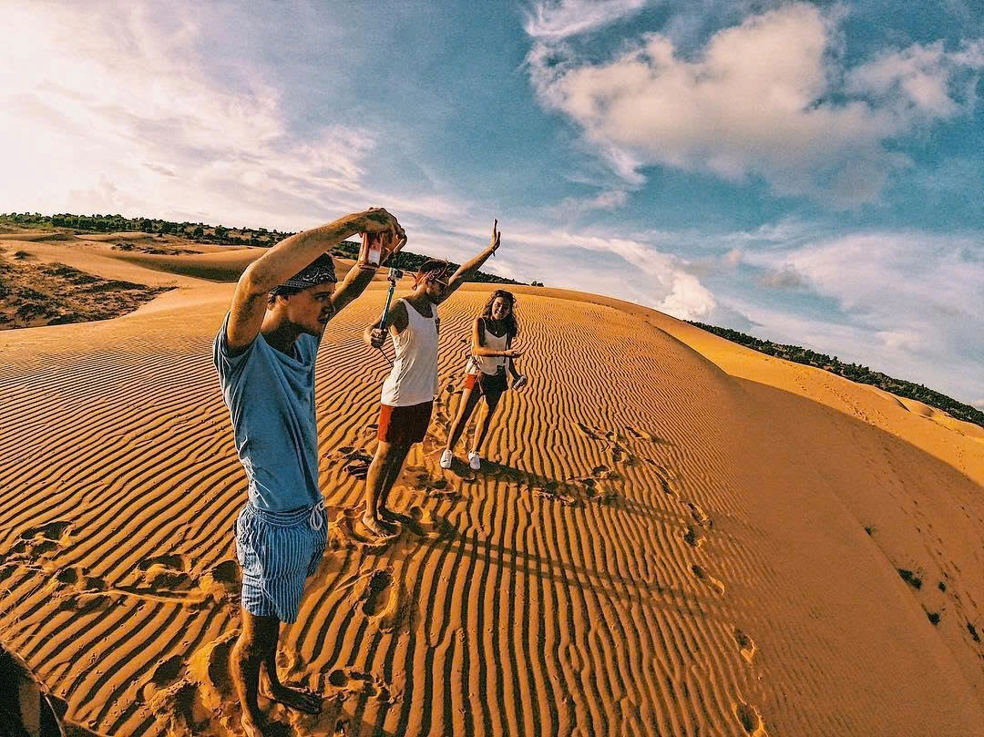 Private Car Service: Ho Chi Minh City to Mui Ne (Round-trip)