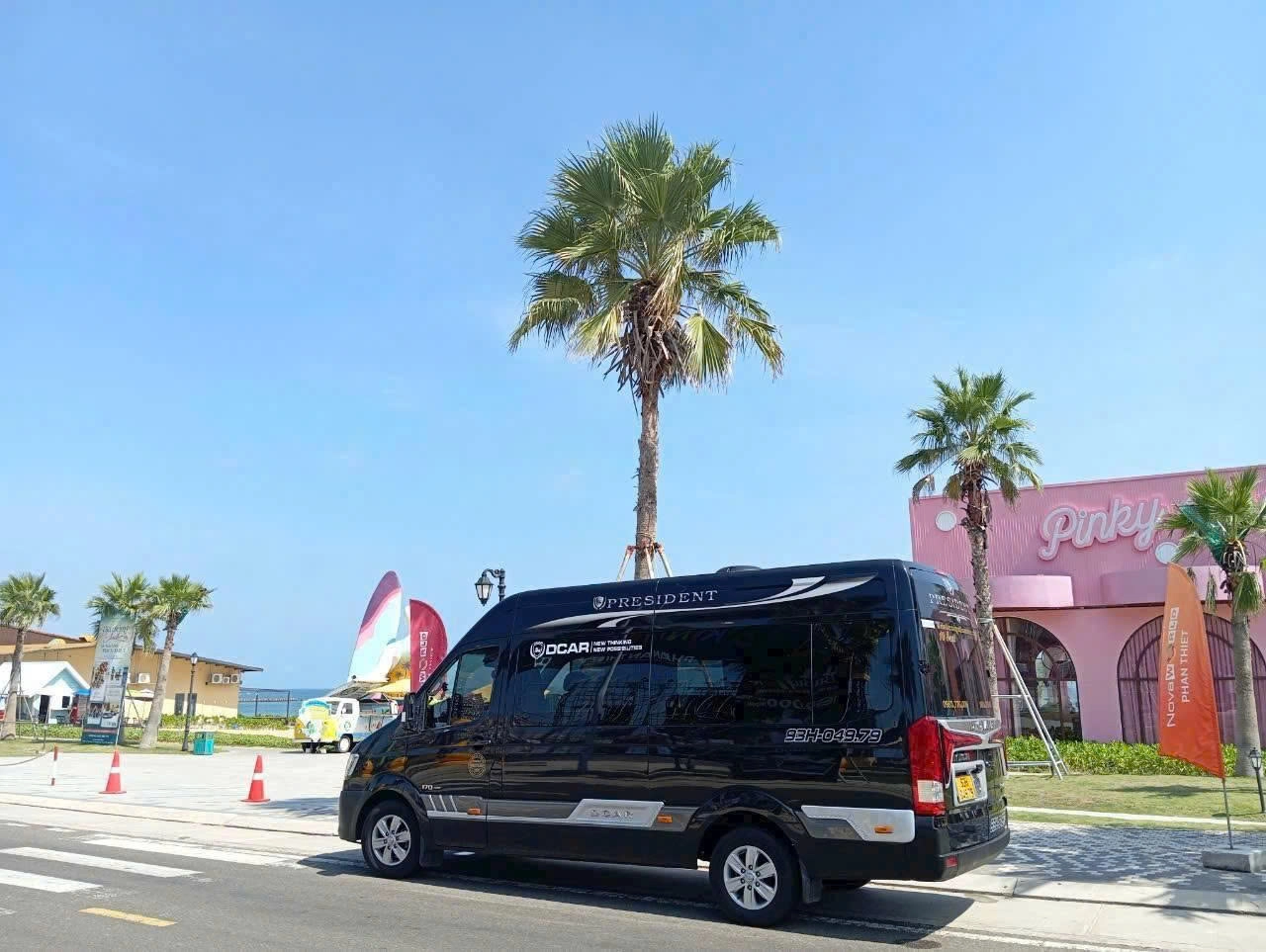 Private Car Service: Ho Chi Minh City to Mui Ne (Round-trip)