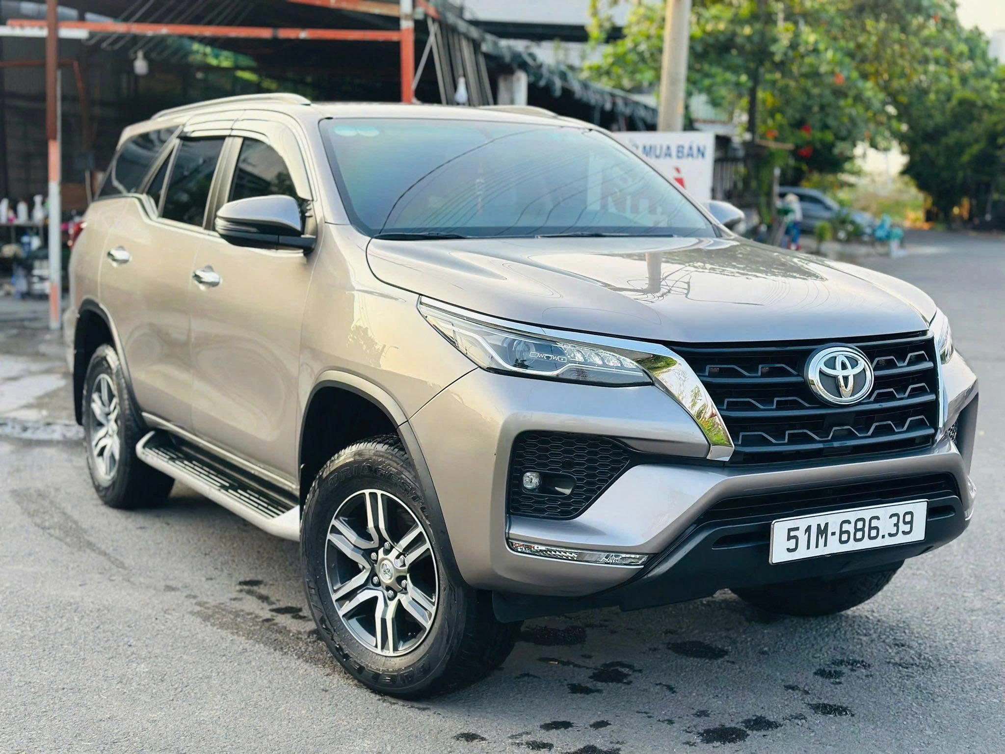 Private Car Service Explore Ho Chi Minh City