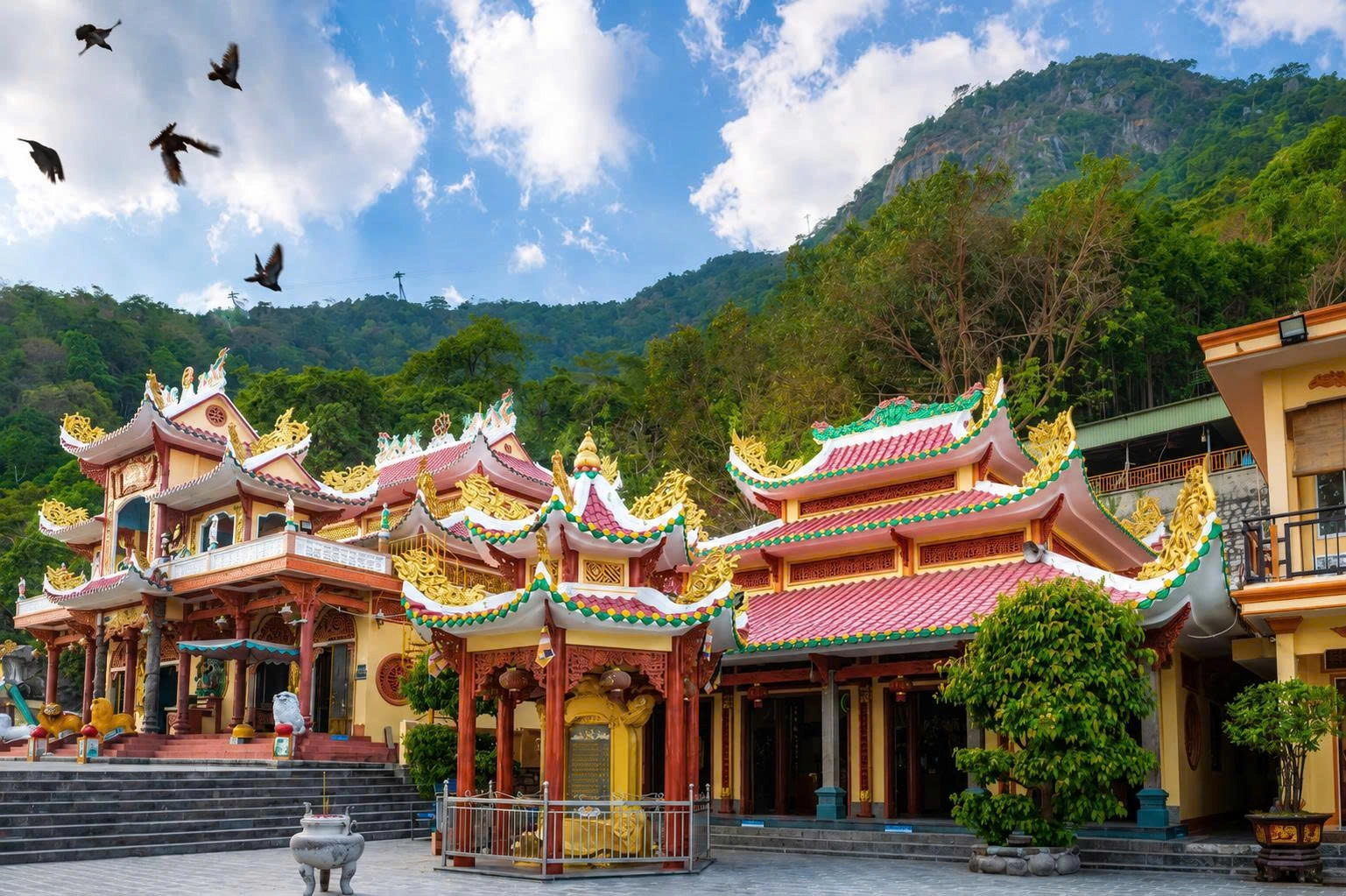 Private Car Service Ho Chi Minh City to Ba Den Mountain/Tay Ninh (Round-trip)