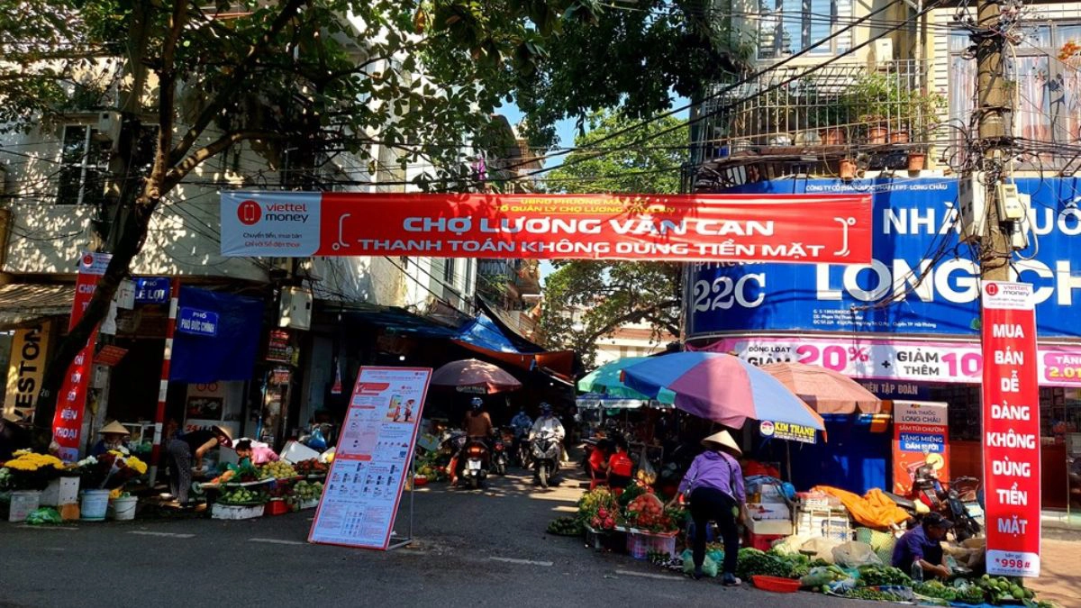 Luong Van Can market