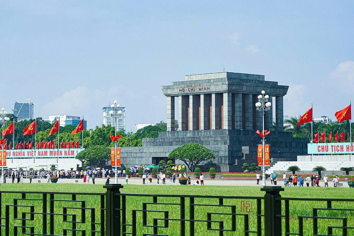 Day tour | Hanoi's Cultural Heritage and Classic Tradition Discovery Half day Tour (Ho Chi Minh Mausoleum and Temple of Literature)