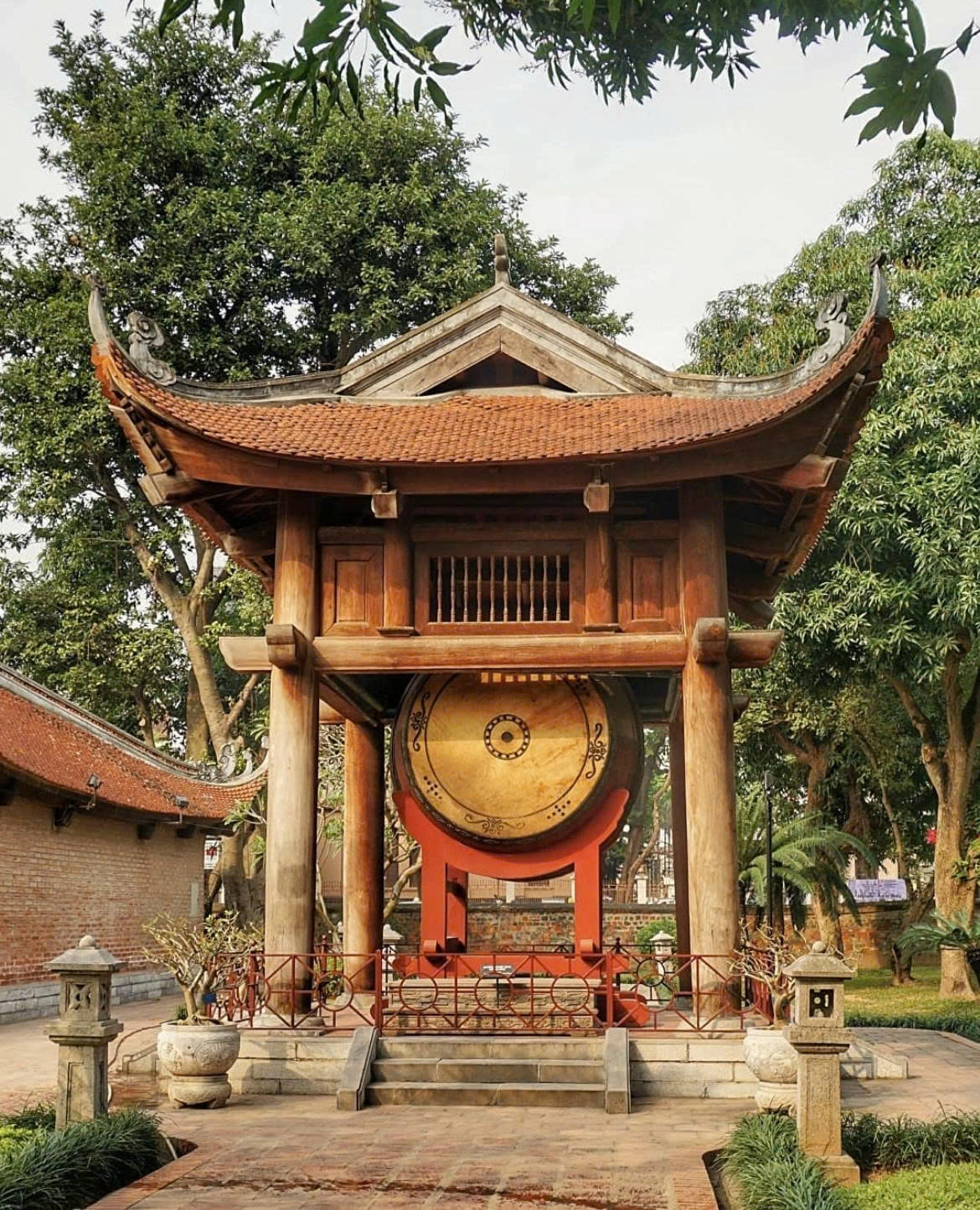 Day tour | Hanoi's Cultural Heritage and Classic Tradition Discovery Half day Tour (Ho Chi Minh Mausoleum and Temple of Literature)